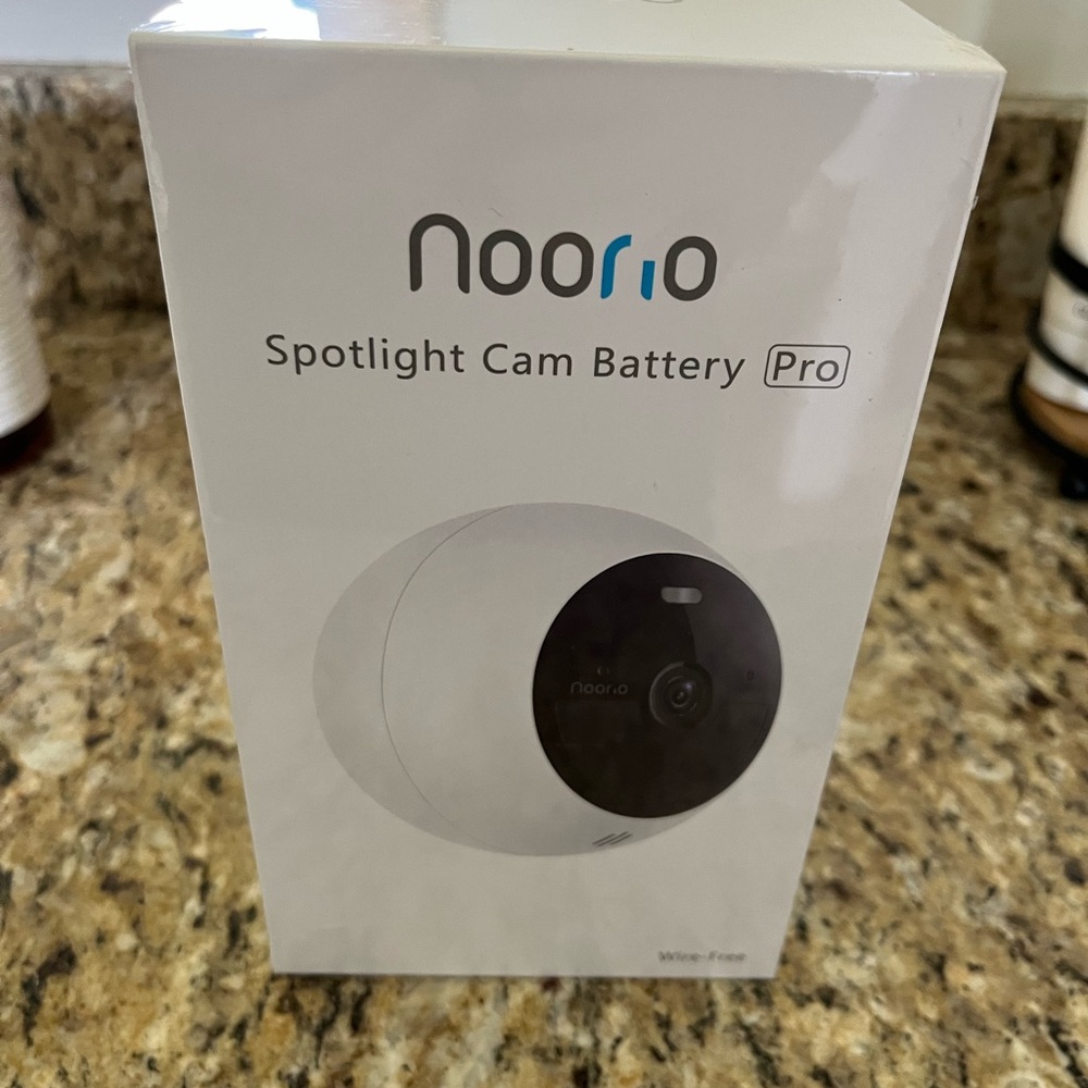 Spotlight Cam Battery Pro - White